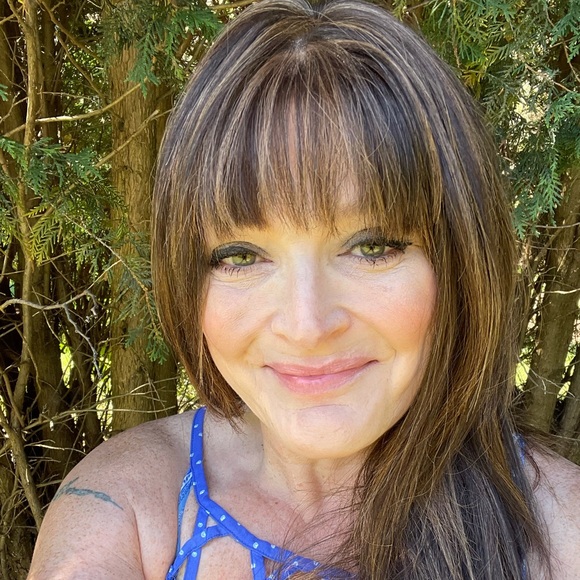 Meet your Posher, Tracy, (formally Adensdream) - Picture 2 of 12